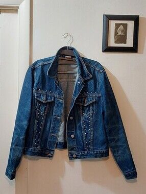 Vintage Blue Denim Jacket with Stud Accents See Measur